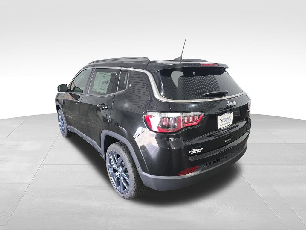 New 2026 Jeep Compass Latitude AWD/4WD image 3