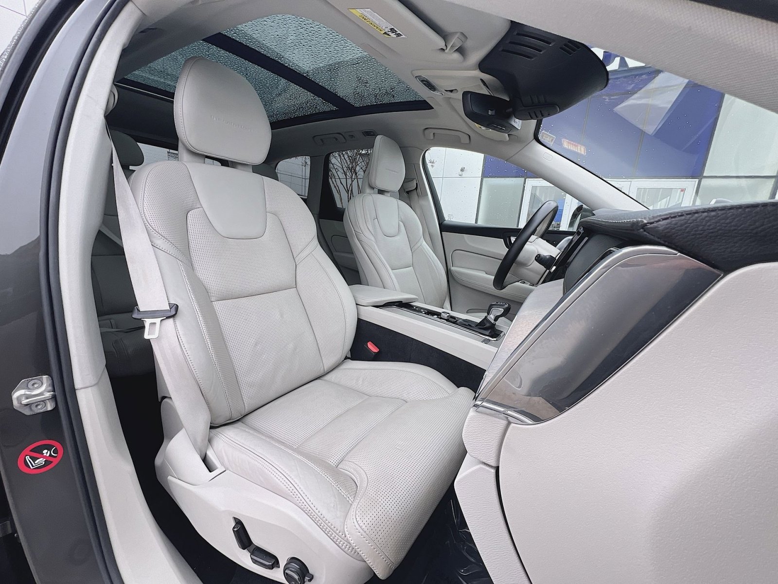 Used 2018 Volvo XC60 T6 Inscription w/ Luxury Seat Package image 27