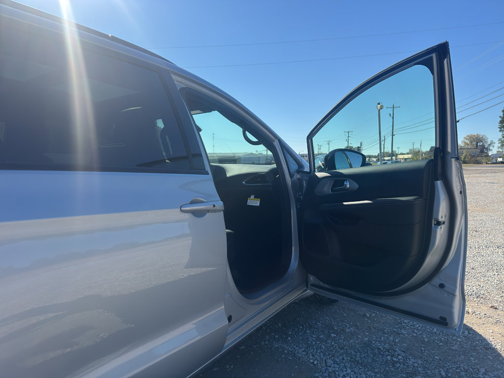 New 2026 Chrysler Pacifica Limited w/ S Appearance Package image 21