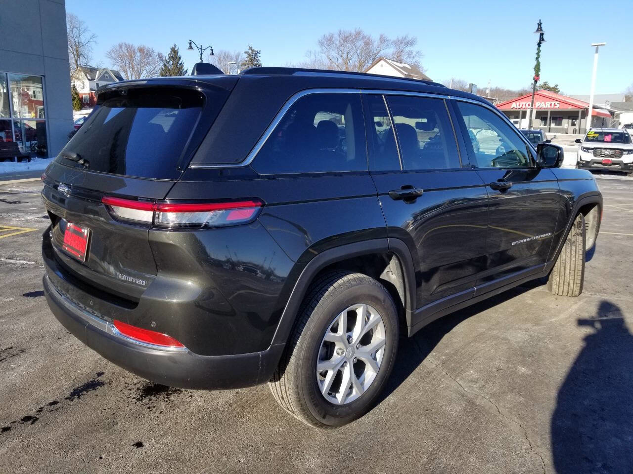 Certified 2024 Jeep Grand Cherokee Limited w/ Luxury Tech Group II image 8