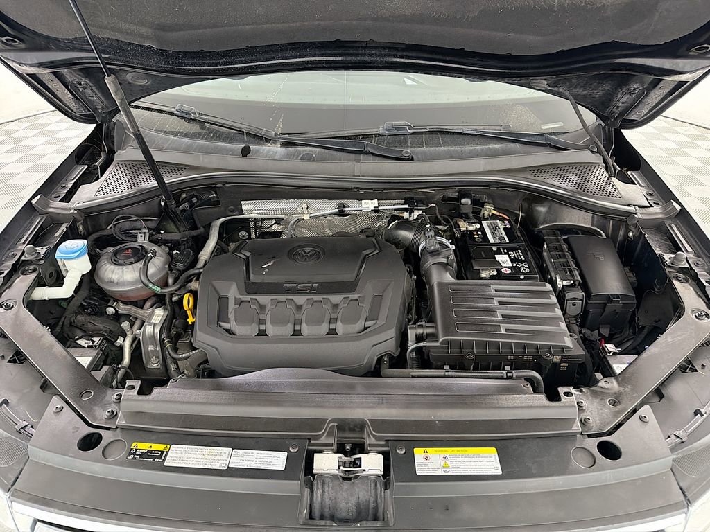 Used 2022 Volkswagen Tiguan SEL R-Line image 34