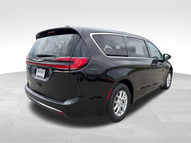 Used 2026 Chrysler Pacifica Select FWD image 9