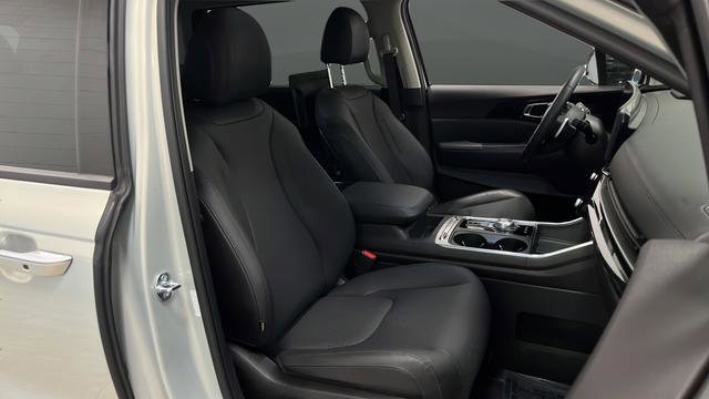 Certified 2025 Kia Carnival SX Prestige FWD image 25