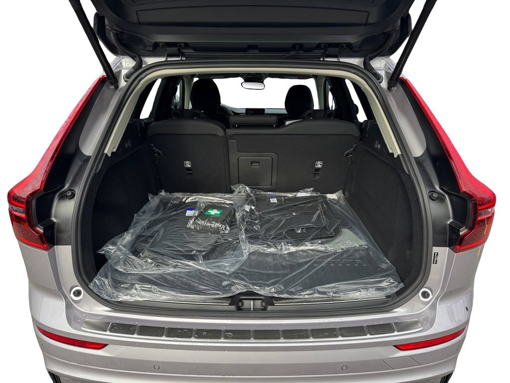 New 2026 Volvo XC60 B5 Plus w/ Protection Package Premier AWD/4WD image 6