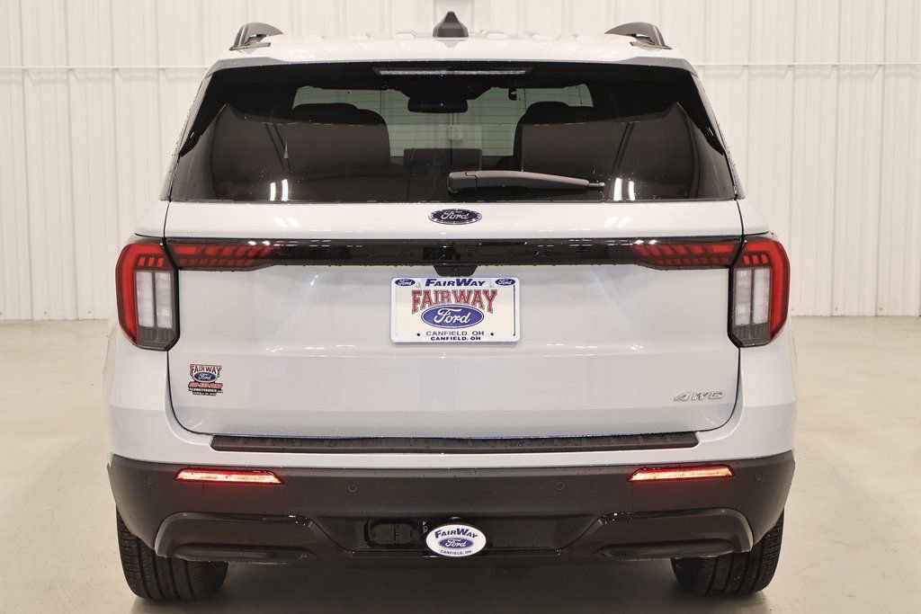 New 2026 Ford Explorer ST-Line w/ ST-Line Street Pack image 7