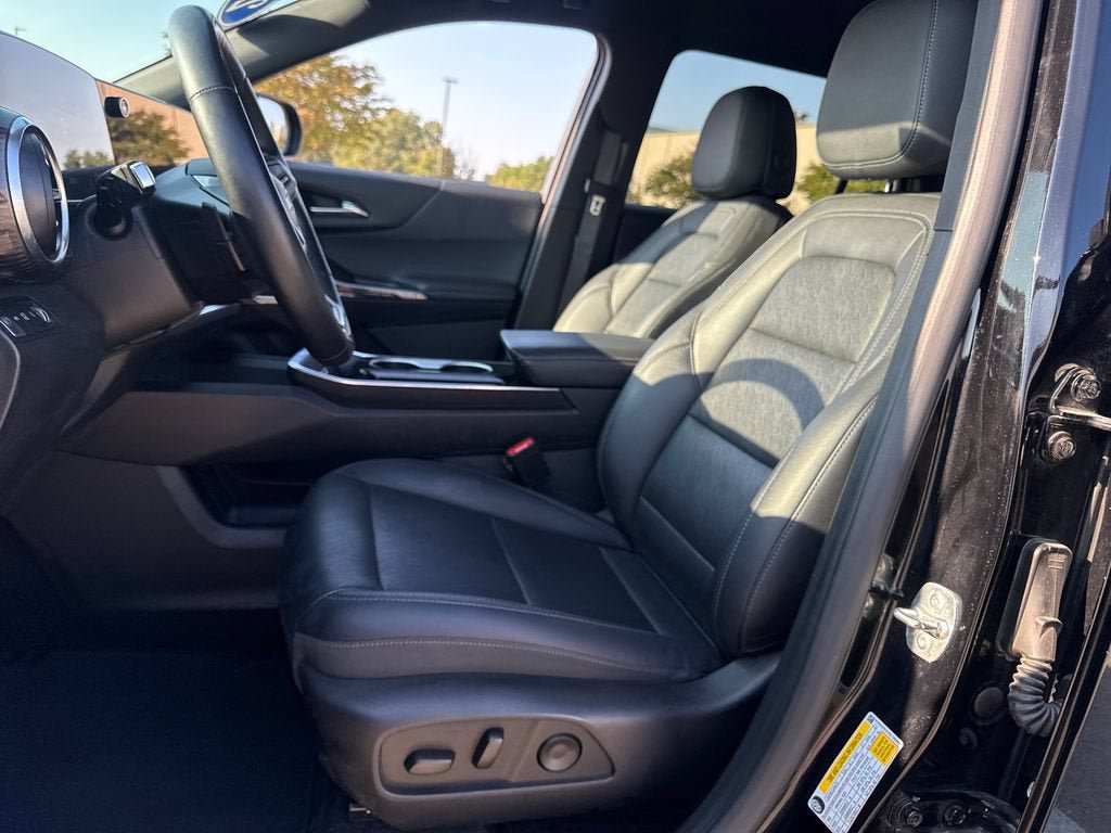 Used 2025 Chevrolet Equinox LT AWD/4WD image 15