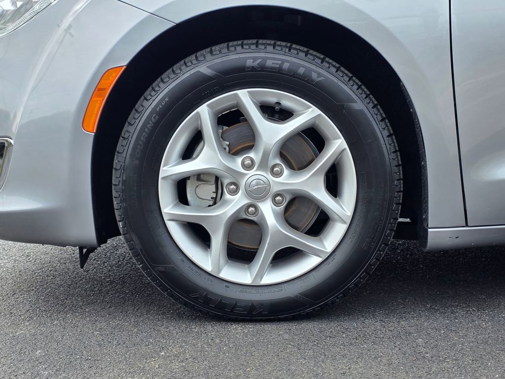 Used 2020 Chrysler Pacifica Limited image 9