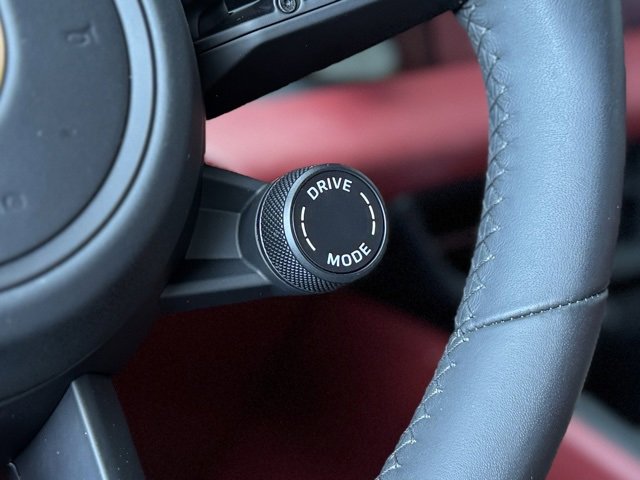 Certified 2025 Porsche Macan Electric image 23