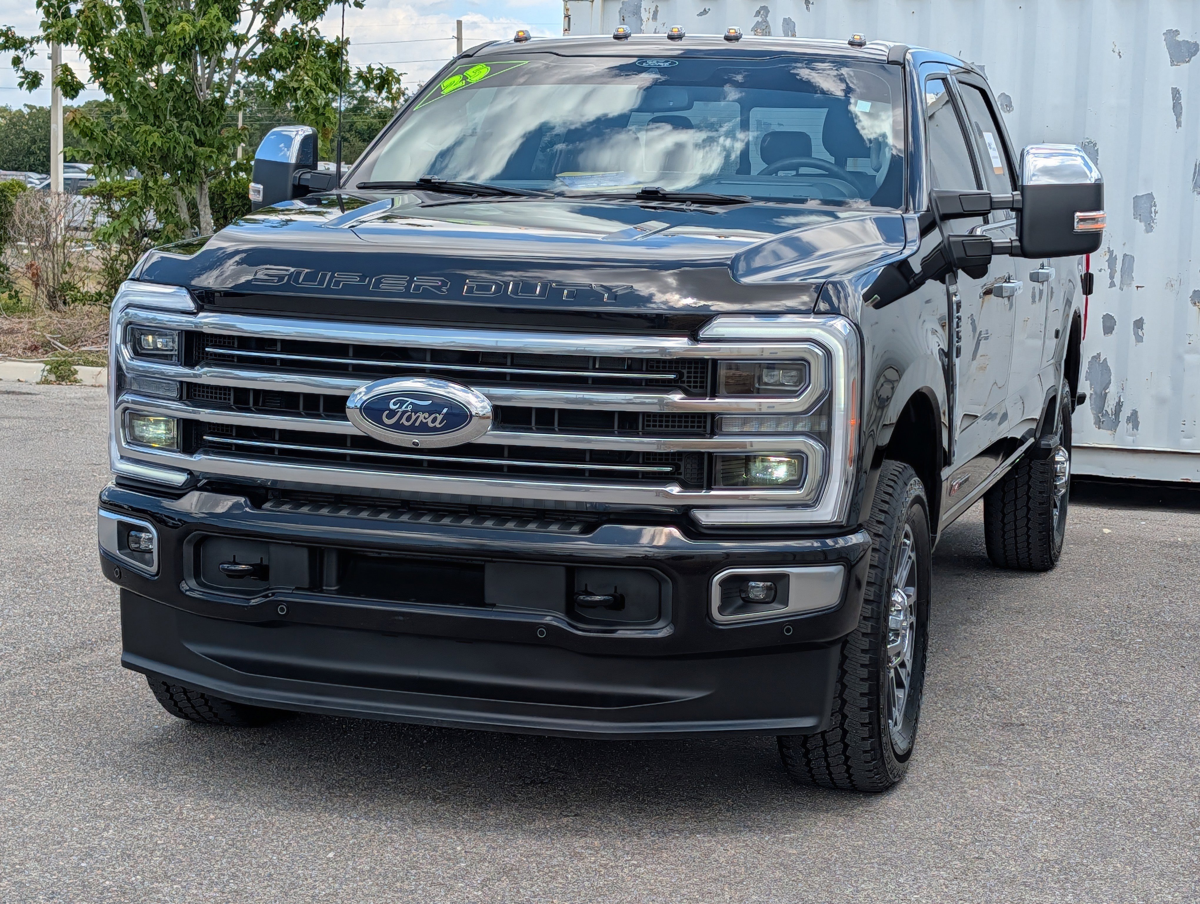 Used 2025 Ford F250 Platinum w/ Platinum Plus Package AWD/4WD image 7