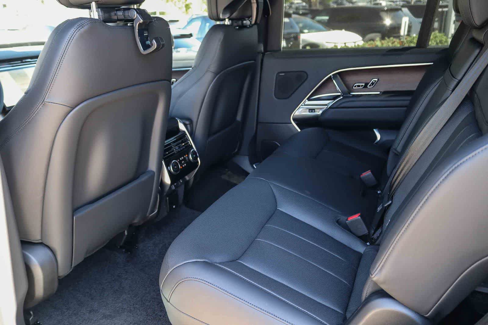 New 2026 Land Rover Range Rover Long Wheelbase SE AWD/4WD image 16