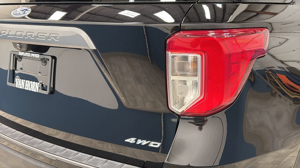 Used 2023 Ford Explorer XLT w/ Equipment Group 202A AWD/4WD image 40