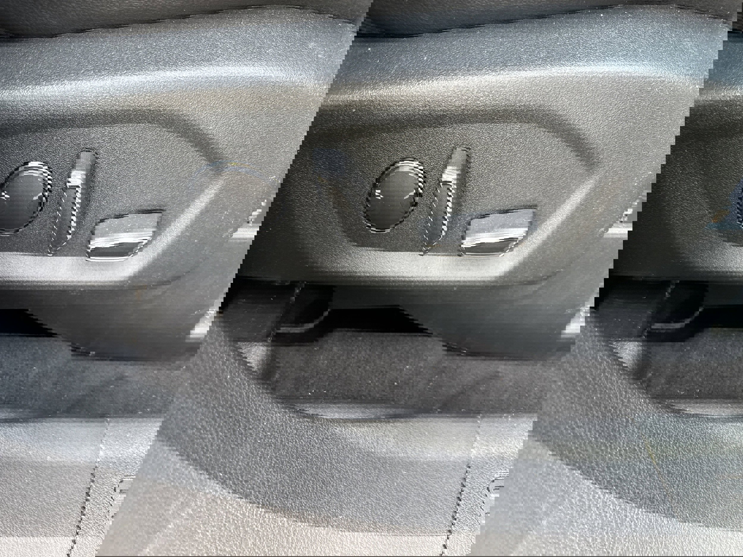 Used 2018 Ford Explorer XLT w/ Equipment Group 202A image 16