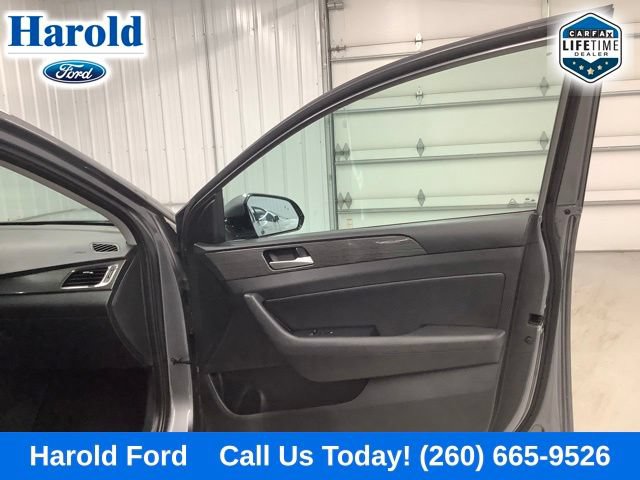 Used 2019 Hyundai Sonata Limited FWD image 11