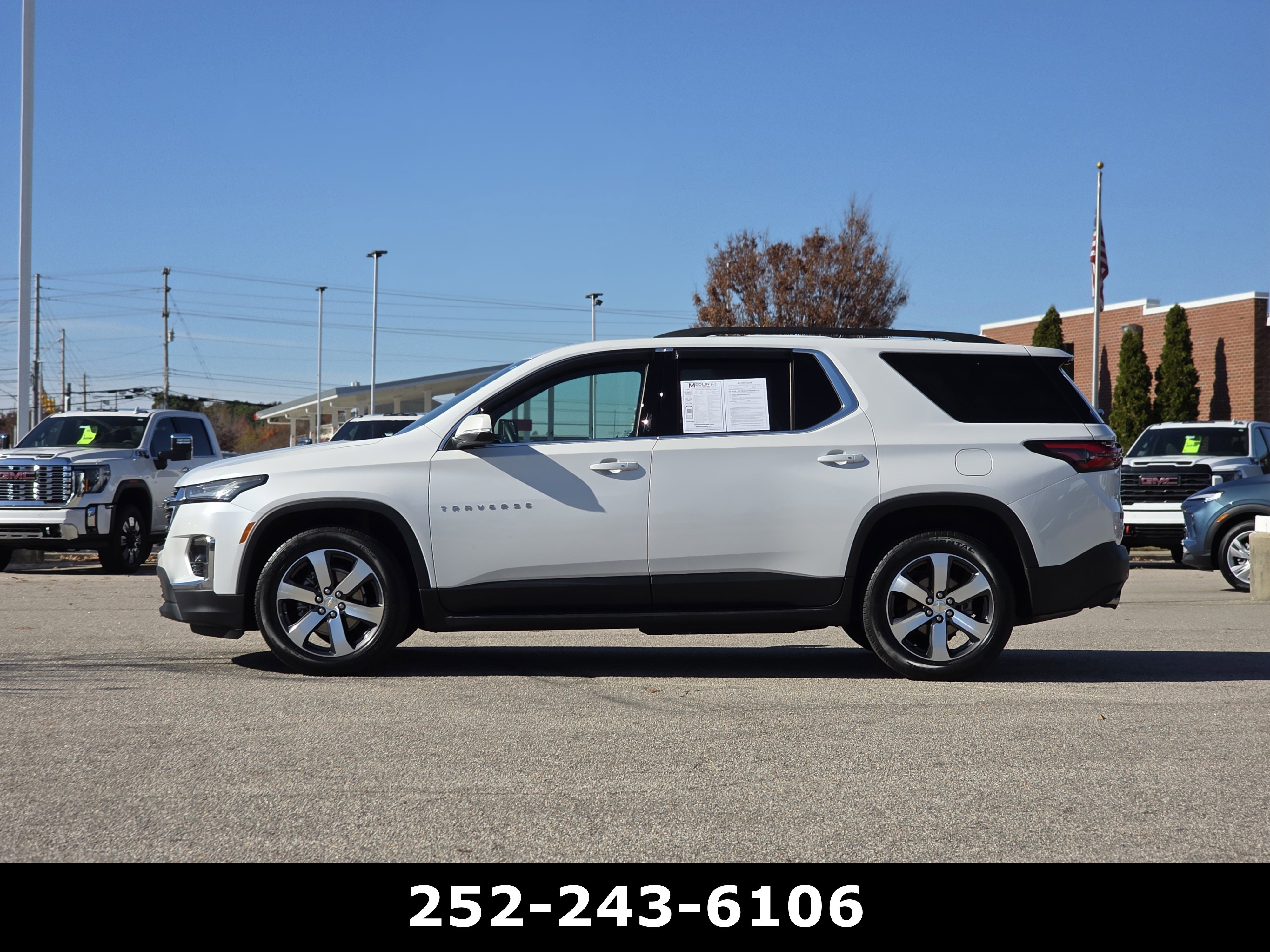 Used 2023 Chevrolet Traverse LT w/ LT Premium Package image 4