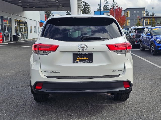 Used 2017 Toyota Highlander SE AWD/4WD image 5