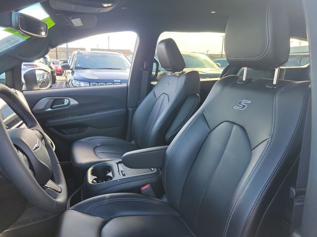 New 2023 Chrysler Pacifica Touring-L w/ S Appearance Package FWD image 14