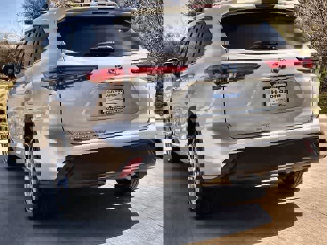 Used 2022 Toyota Highlander LE image 5