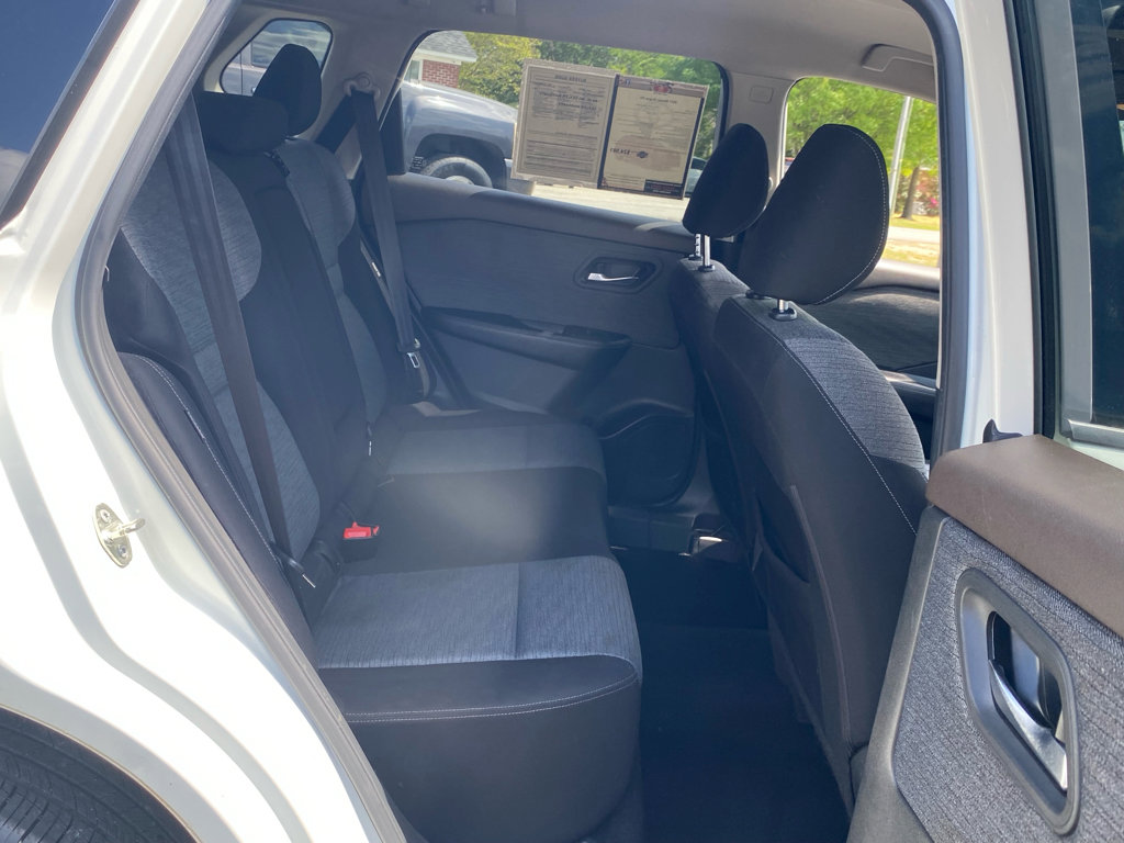 Used 2021 Nissan Rogue SV image 13