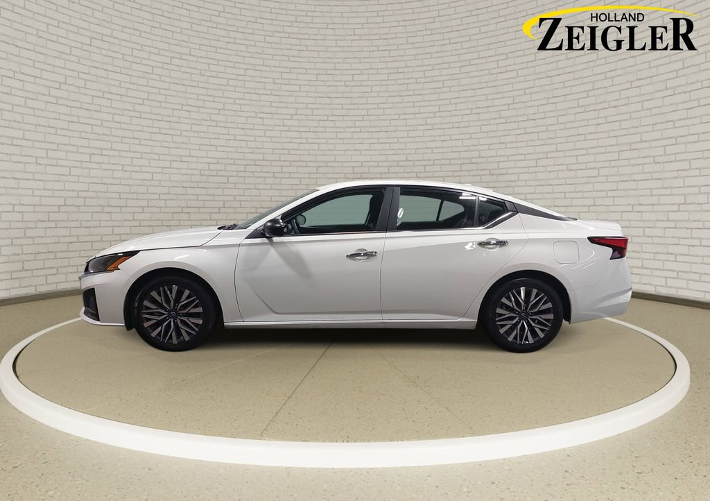 Used 2025 Nissan Altima 2.5 SV FWD image 8