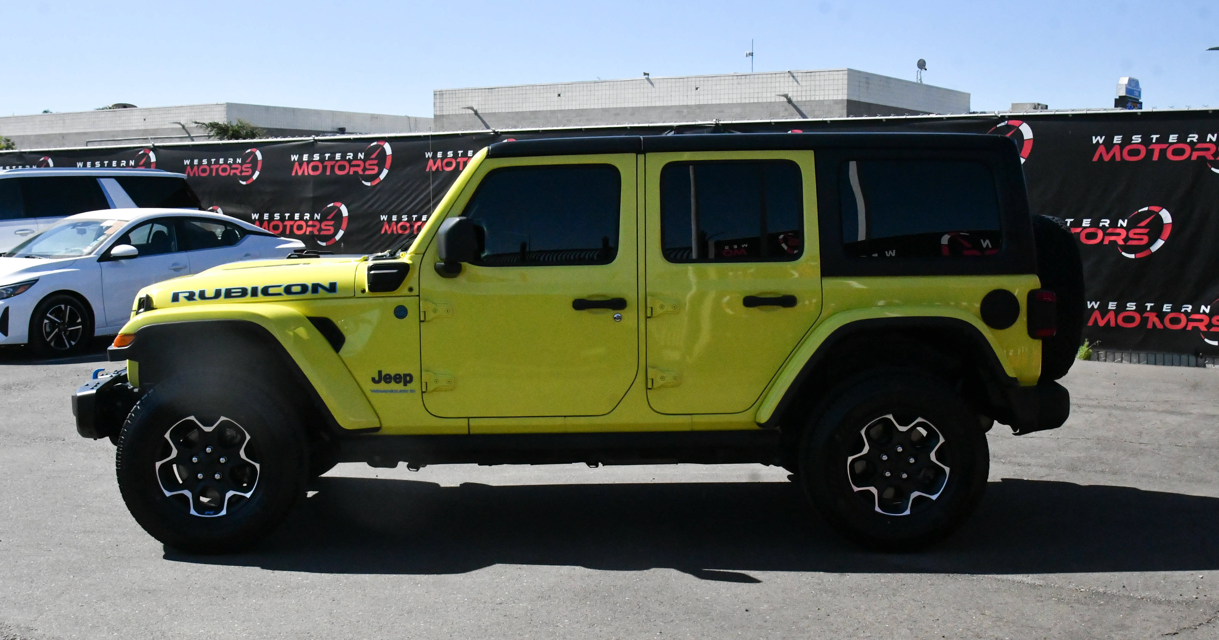 Used 2023 Jeep Wrangler Unlimited Rubicon 4xe w/ Steel Bumper Group AWD/4WD image 4