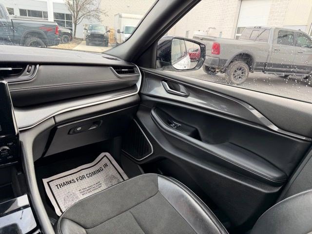 Used 2022 Jeep Grand Cherokee L Laredo image 19