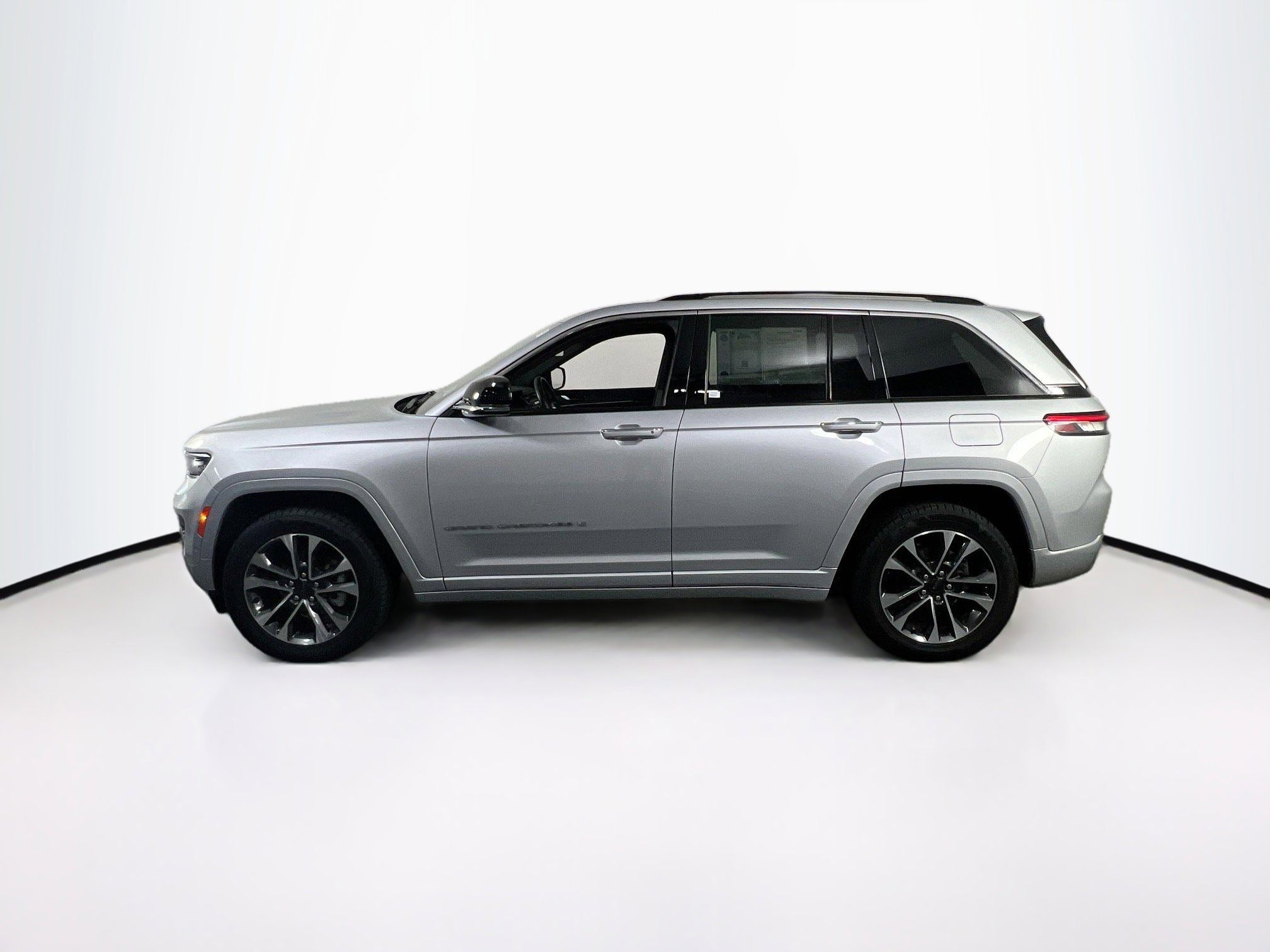 Used 2022 Jeep Grand Cherokee Overland w/ Luxury Tech Group IV image 8