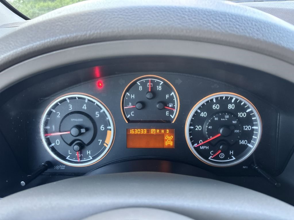 Used 2010 Nissan Armada SE image 26