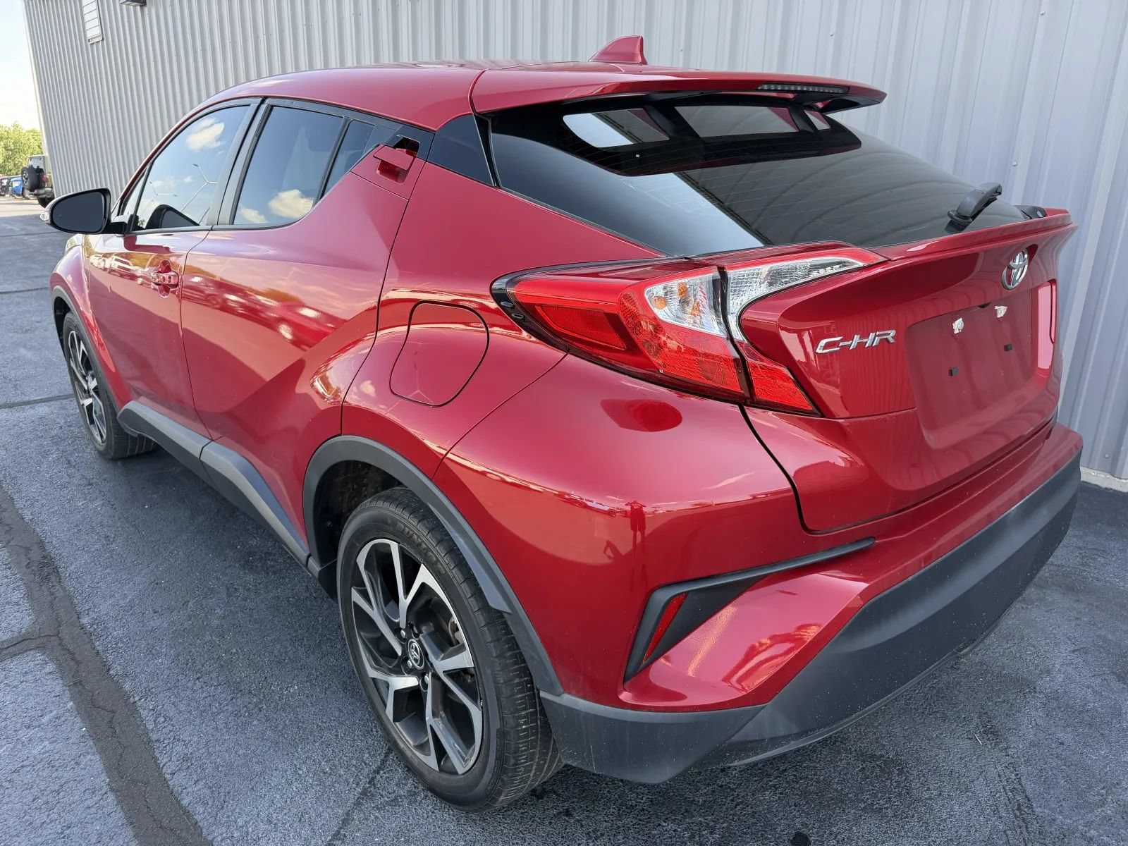 Used 2020 Toyota C-HR XLE FWD image 2