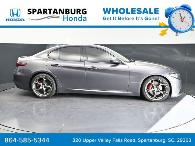 Used 2017 Alfa Romeo Giulia Ti w/ TI 19" Sport Package RWD image 4