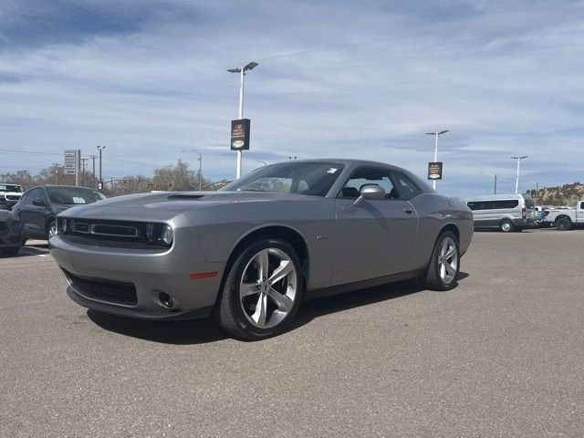 Used 2017 Dodge Challenger R/T image 2