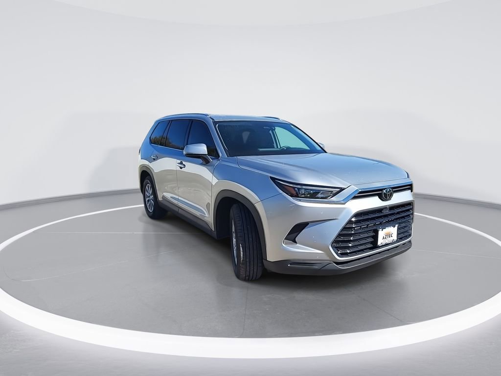 Used 2024 Toyota Grand Highlander XLE image 2
