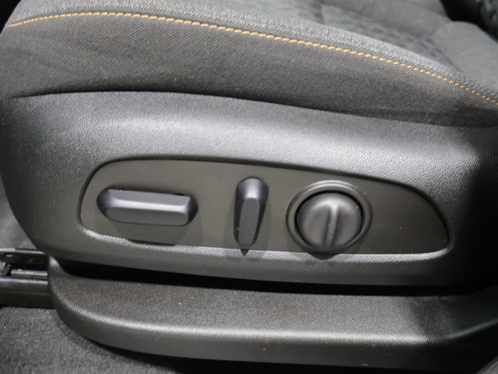 Used 2023 Chevrolet Equinox LT AWD/4WD image 13
