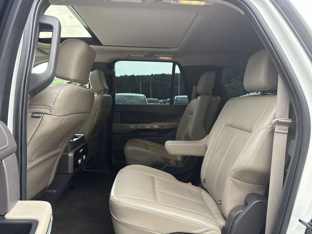 Used 2020 Ford Expedition Max XLT w/ Equipment Group 202A AWD/4WD image 24