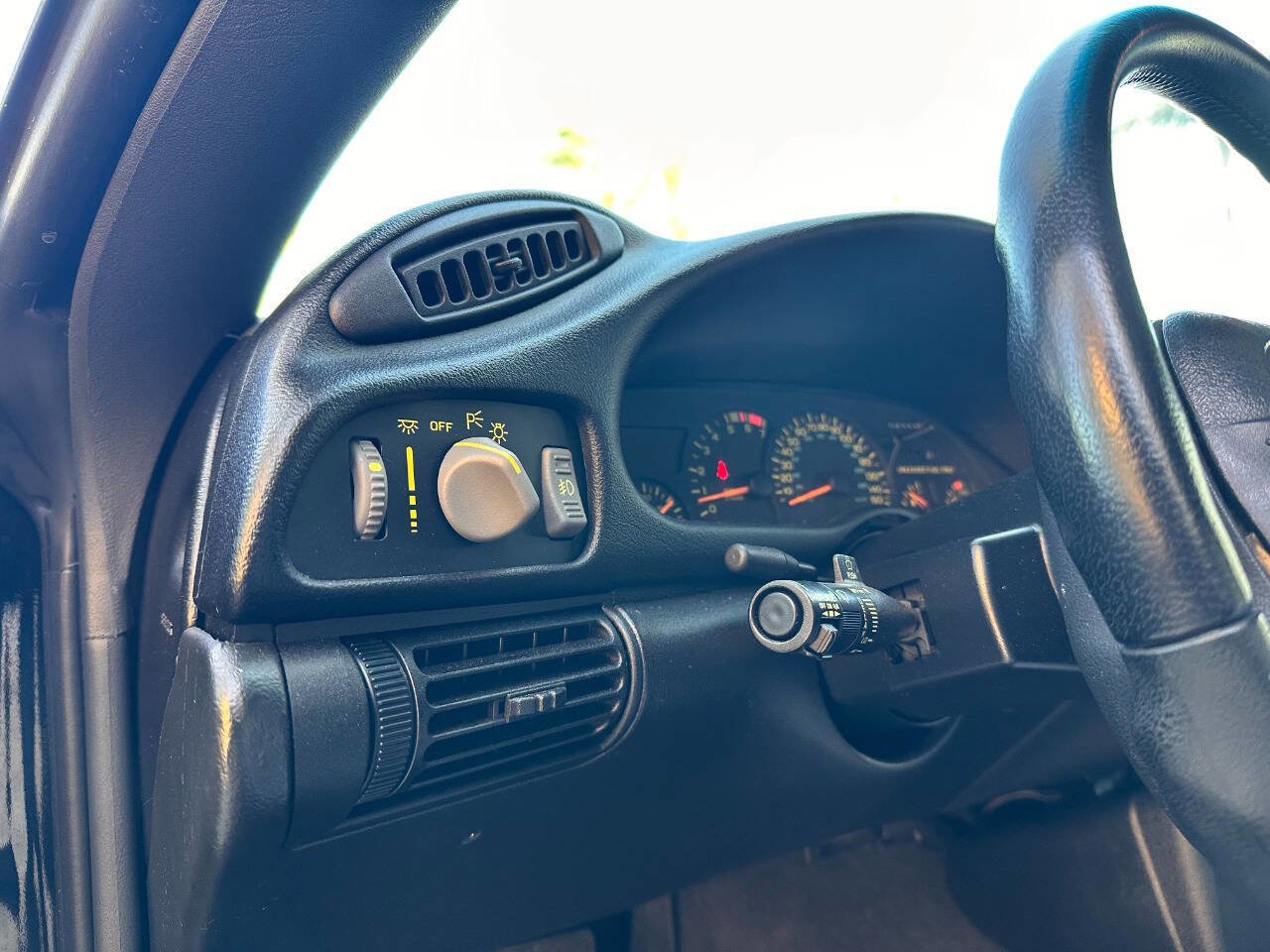 Used 1993 Chevrolet Camaro Z28 RWD image 17