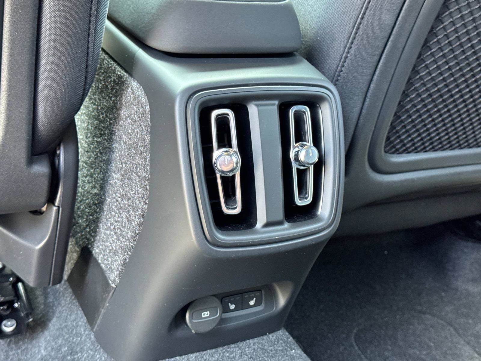 New 2025 Volvo EX40 Core w/ Climate Package image 15