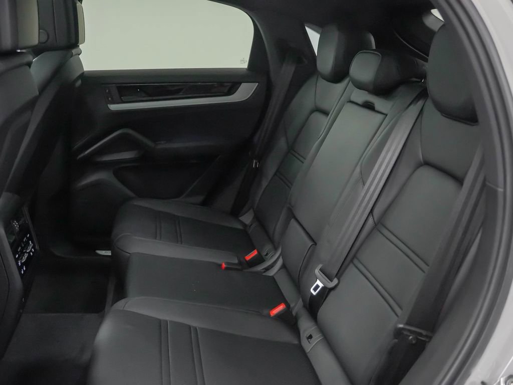Certified 2025 Porsche Cayenne Coupe image 18