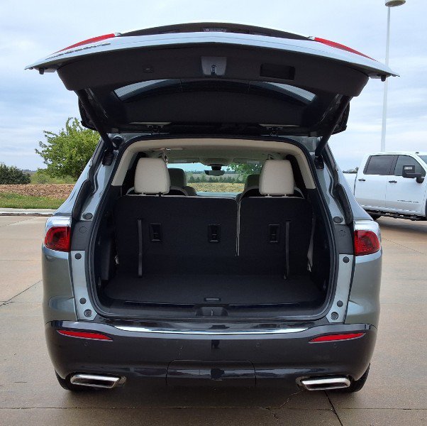 Used 2023 Buick Enclave Essence AWD/4WD image 9