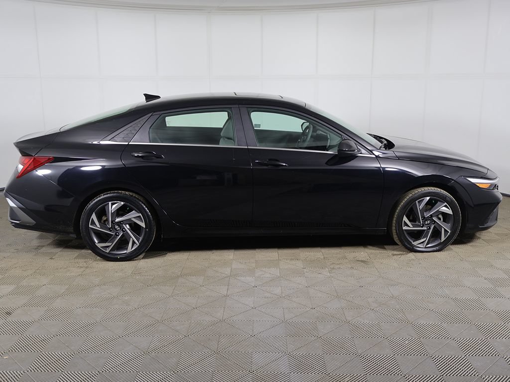 Used 2024 Hyundai Elantra SEL w/ Convenience Package FWD image 15