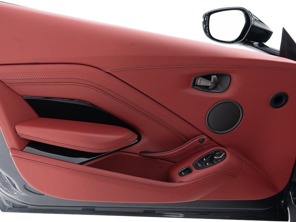 Used 2021 Aston Martin V8 Vantage Roadster image 19