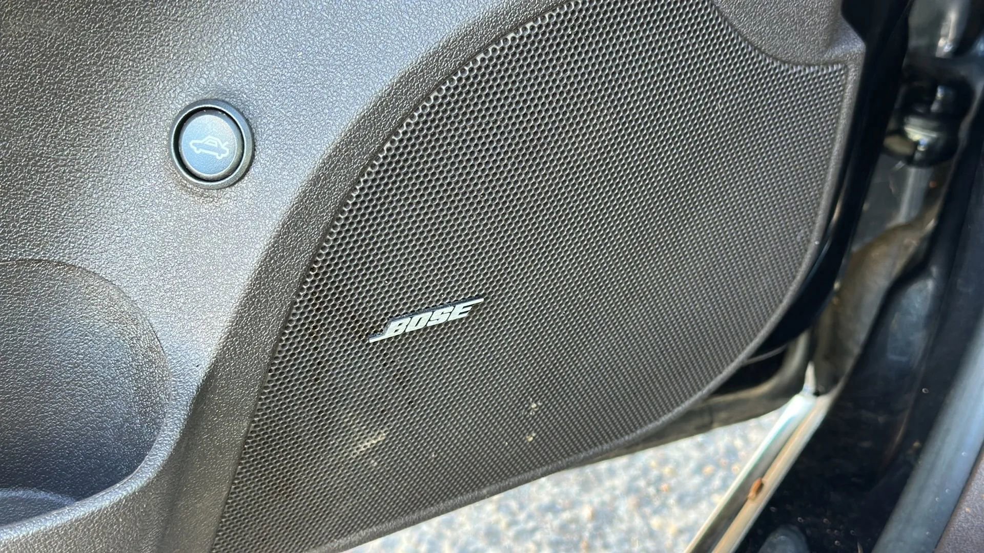 Used 2011 Chevrolet Malibu LTZ image 17