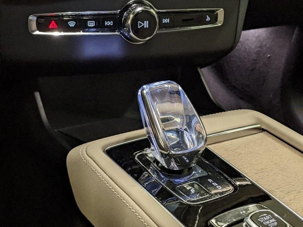 New 2026 Volvo XC90 B6 Plus w/ Protection Package Premier image 22