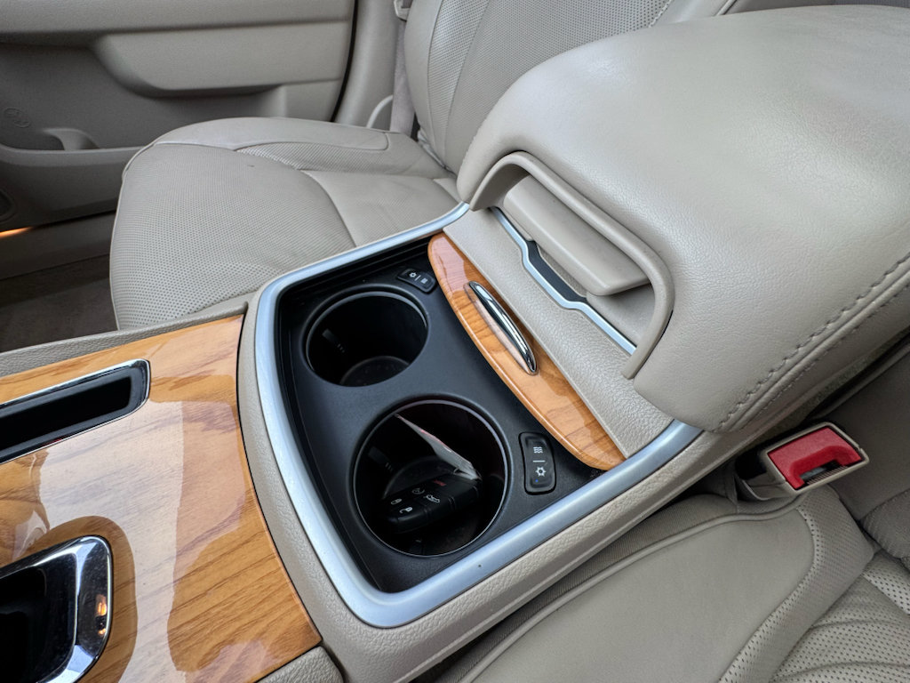 Used 2014 Chrysler 300 C RWD image 30