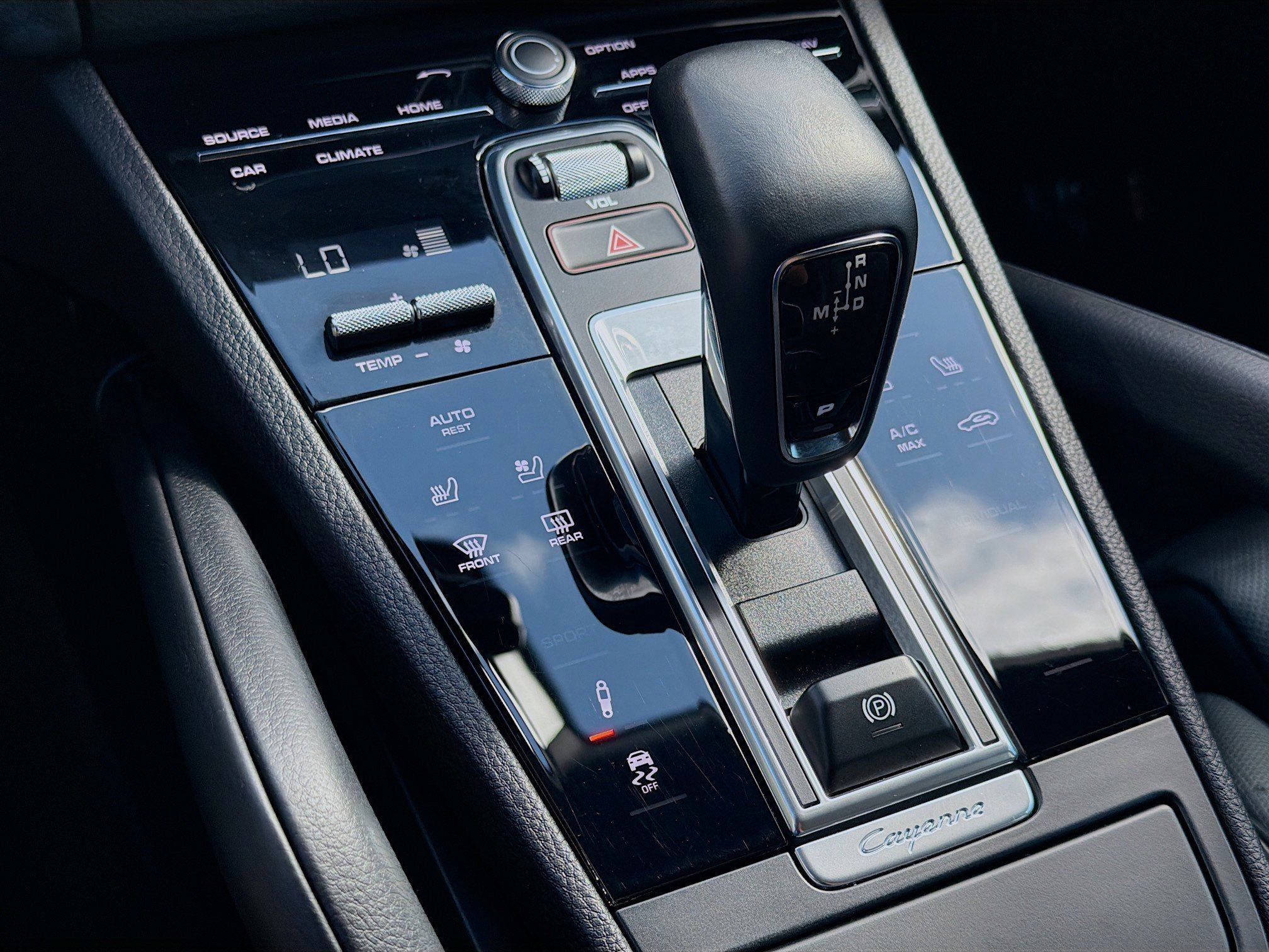 Used 2023 Porsche Cayenne Platinum Edition image 12