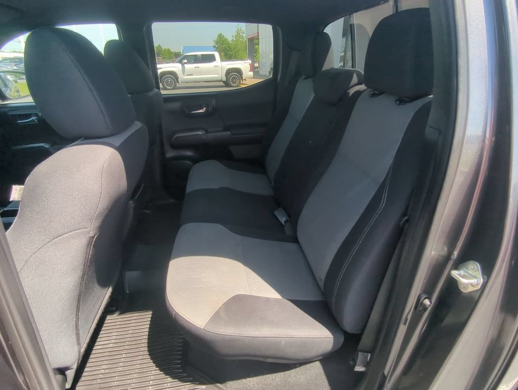 Used 2020 Toyota Tacoma TRD Off-Road AWD/4WD image 22