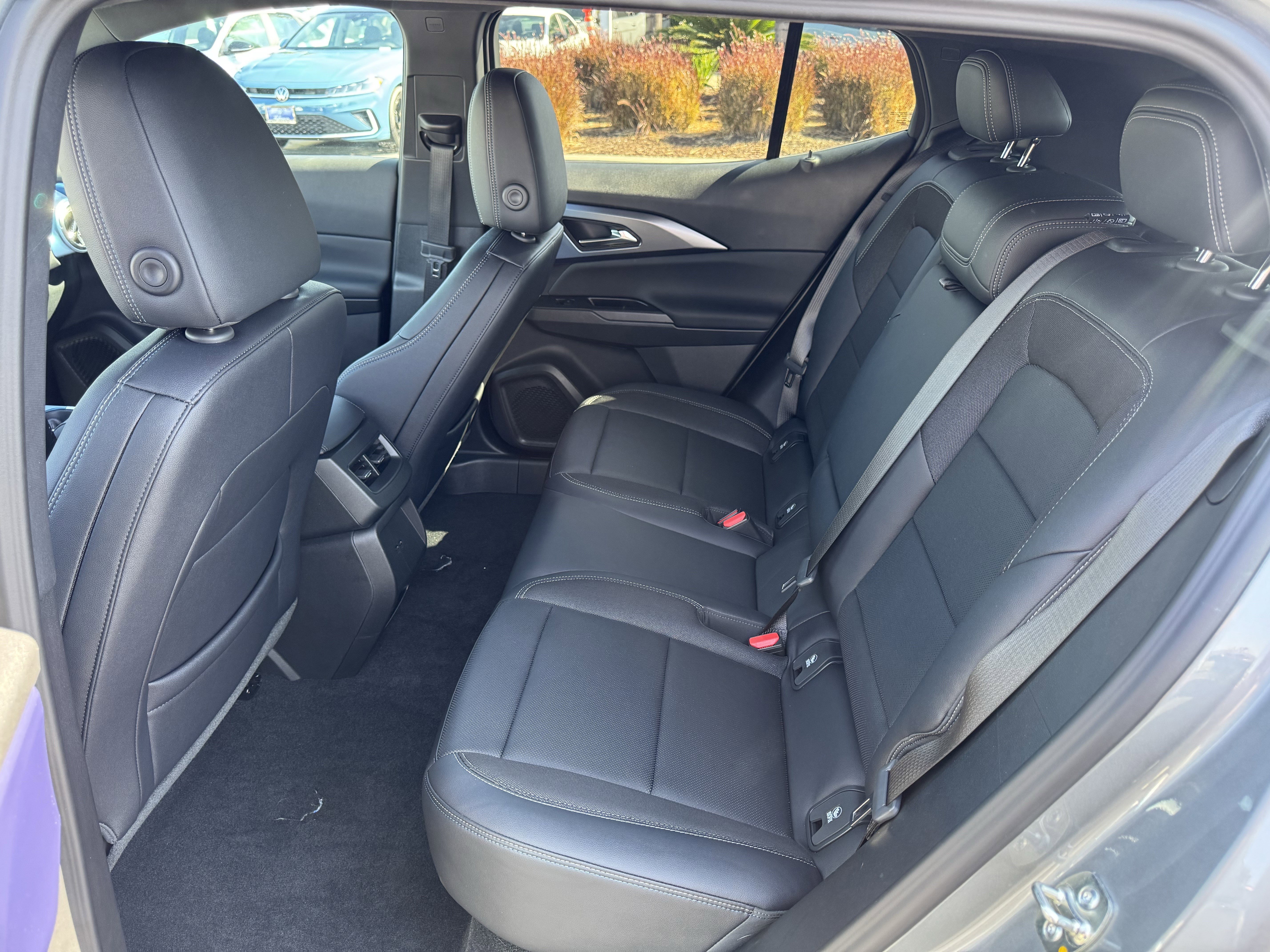 Used 2025 Chevrolet Equinox EV LT FWD image 32