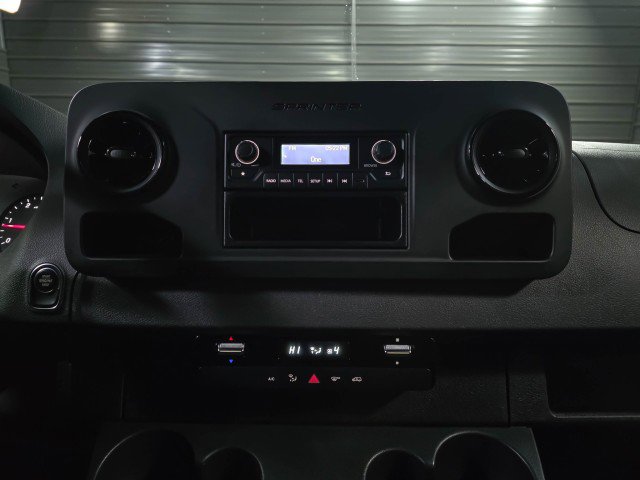 Used 2022 Mercedes-Benz Sprinter 2500 image 23