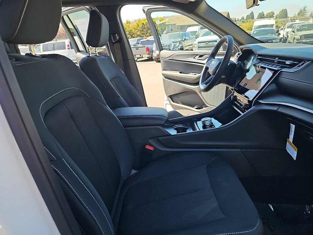 New 2027 Jeep Grand Cherokee Laredo X AWD/4WD image 10