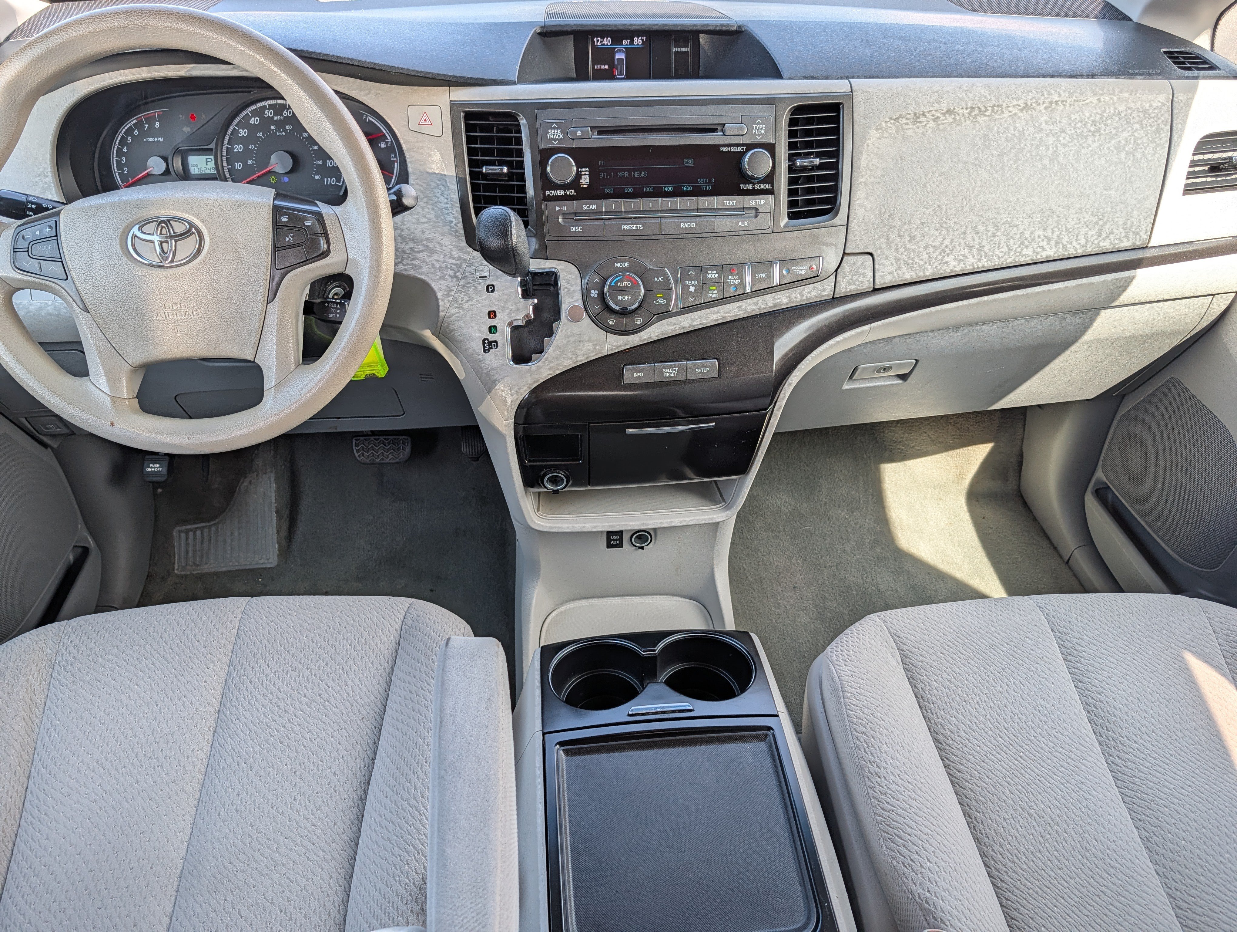 Used 2014 Toyota Sienna LE FWD image 10