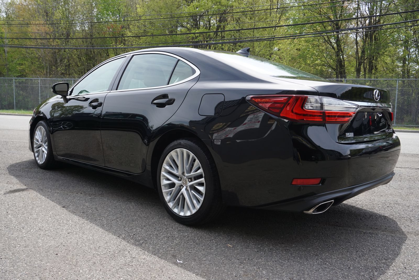 Used 2016 Lexus ES 350 w/ Luxury Package w/Wood Trim FWD image 2