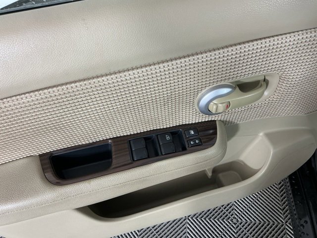 Used 2011 Nissan Versa SL image 12
